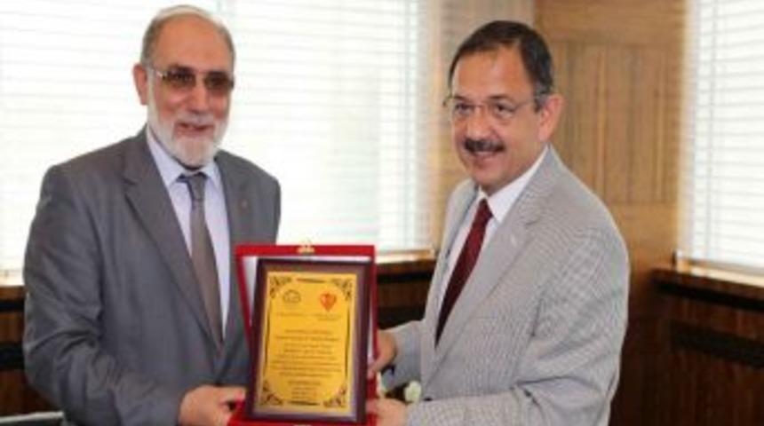 M&uuml;ft&uuml;l&uuml;kten Başkan &Ouml;zhaseki&rsquo;ye Teşekk&uuml;r Plaketi