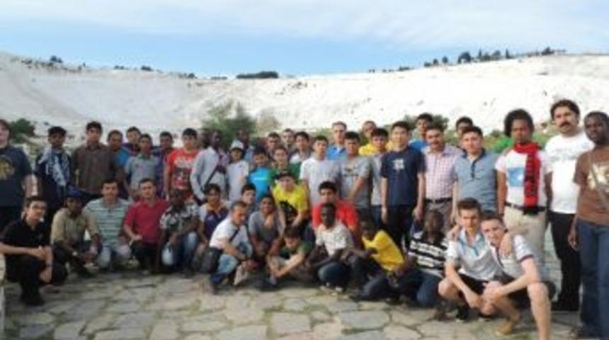 T&uuml;rk&ccedil;e Olimpiyatları'na Katılan &Ccedil;ocuklar Pamukkale&rsquo;yi Gezdi