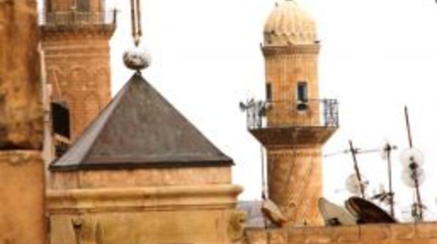 Mardin'de Taşın Ve Inancın Kardeşliği Cami Ve Kiliseye Yansıyor