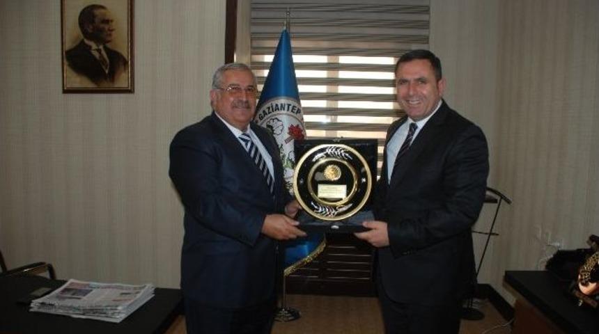 Yeni Başkan Tiryakioğlu, Eski Başkan &Ouml;mer &Ccedil;elik&rsquo;i Ağırladı