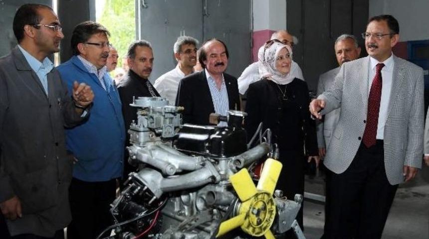 &Ouml;zhaseki, &Ouml;ğle Yemeğini &Ouml;ğrencilerle Yedi