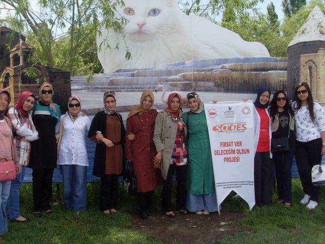 Savur'da Görev Yapan Öğretmenler, Van Ve Diyarbakır'ı Gezdi