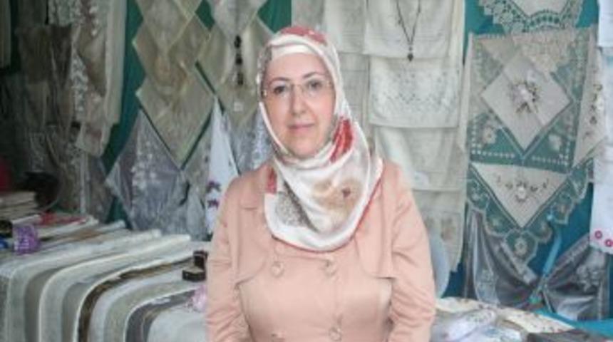 Kınalı Eller Derneği'nden Kız &Ouml;ğrenciler Yararına Kermes