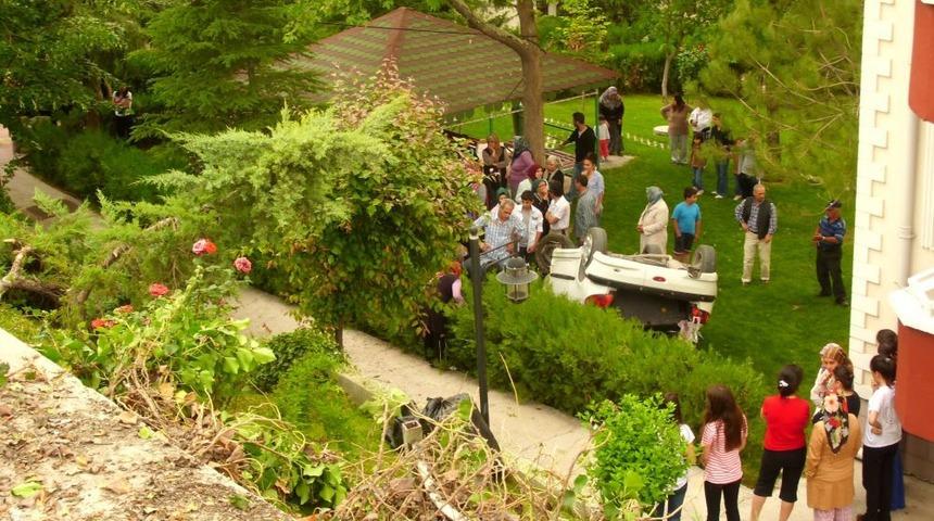 Aynı Sitenin Bah&ccedil;esine 7. Kez Ara&ccedil; U&ccedil;tu: 3 Yaralı