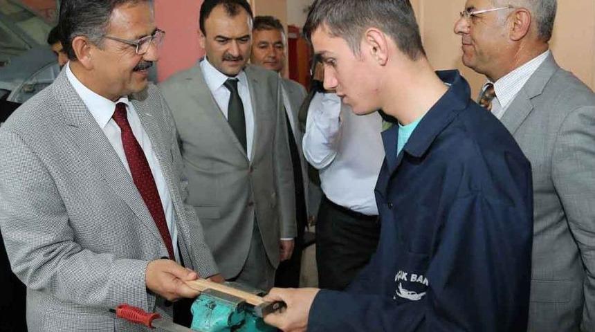 Başkan &Ouml;zhaseki, Meslek Lisesi &Ouml;ğrencileriyle Yemek Yedi