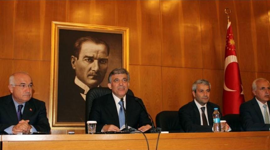 Cumhurbaşkanı G&uuml;l: T&uuml;rkmenistan'da &Ccedil;ok Sayıda Anlaşma Imzalayacağız