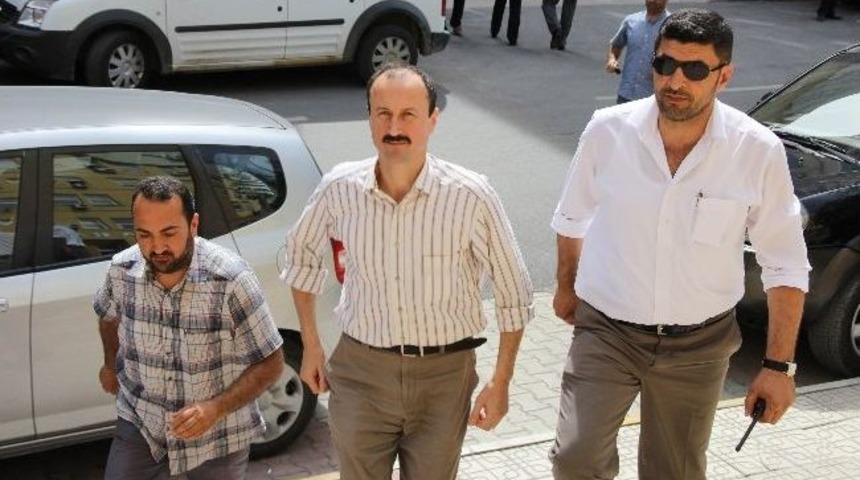 Darp Edilen Doktor 75 G&uuml;n Hapisten Son Anda Kurtuldu