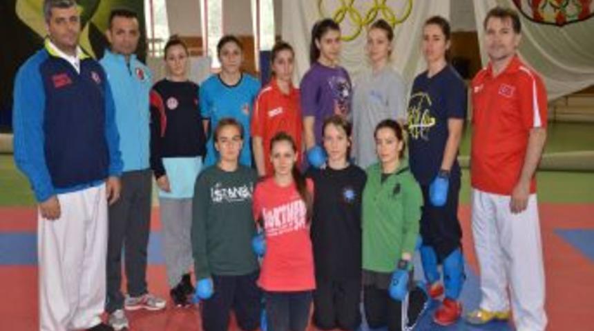 Kadınlar Karate Milli Takımı Mersin Yolunda