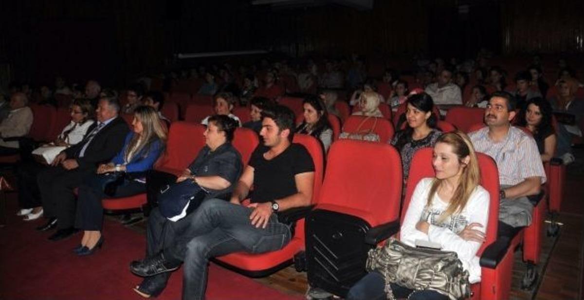 Seyirciyi G&uuml;ld&uuml;rd&uuml; Kendisi Ağladı