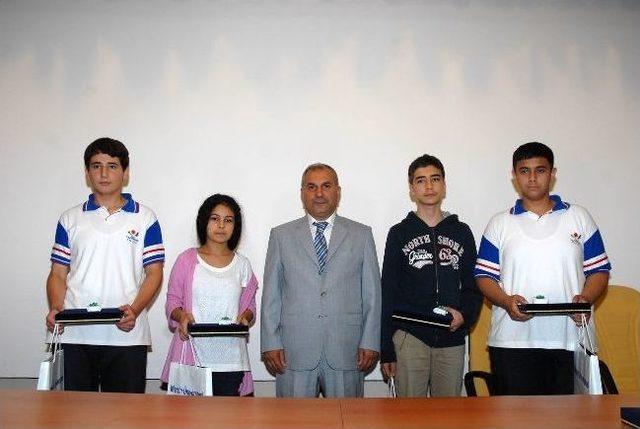Matematik Olimpiyatları&rsquo;nda &Ouml;d&uuml;ller Sahiplerini Buldu 1