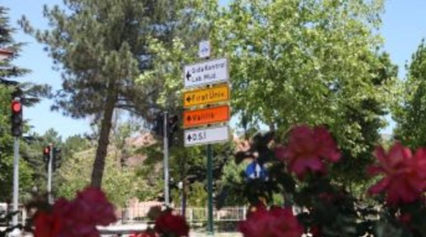 Elazığ Kavşaklarındaki Tabelalar Uluslararası Renklerde