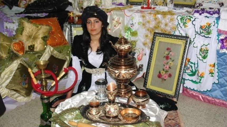 Y&uuml;ksekova&rsquo;da Geleneksel Yıl Sonu Sergisi