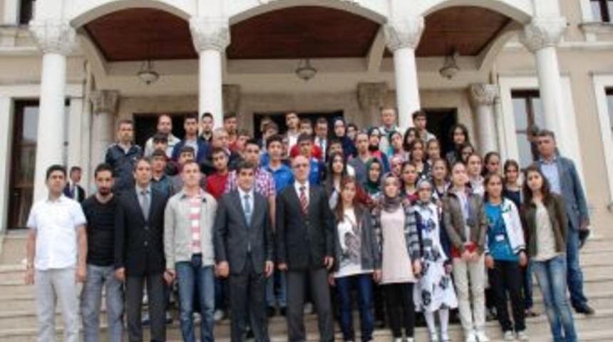 &lsquo;G&ouml;n&uuml;ller Bir Olsun&rsquo; Projesi Kapsamında 44 &Ouml;ğrenci Bolu'ya Geldi