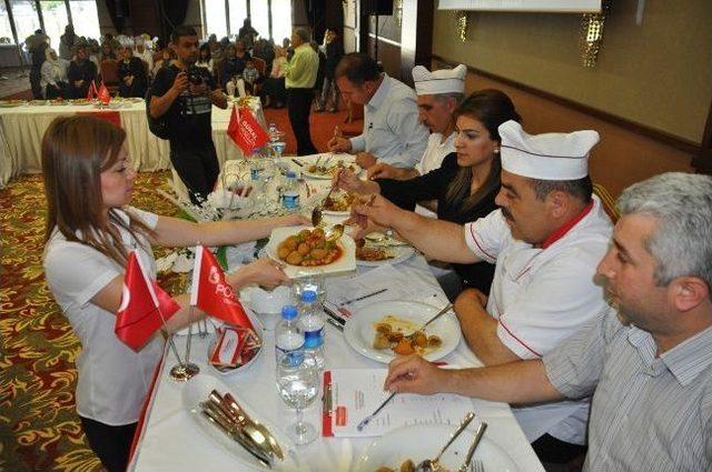 Ev Hanımları Yemek Yarışmasında Hünerlerini Sergiledi