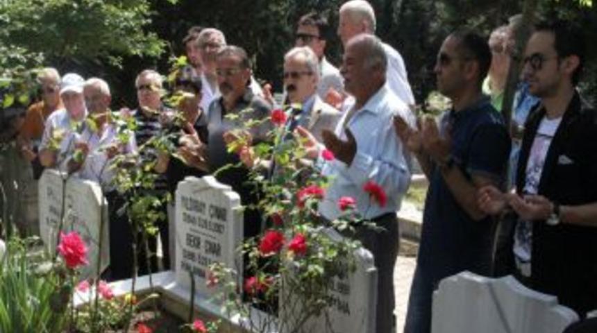 Yıldıray &Ccedil;ınar &Ouml;l&uuml;m&uuml;n&uuml;n 6. Yılında Kabri Başında Anıldı