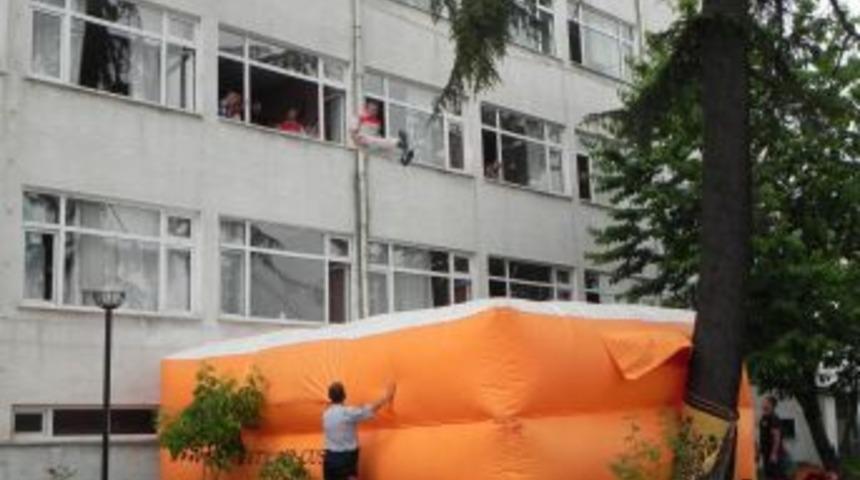 Devlet Hastanesindeki Yangın Tatbikatı Ger&ccedil;eğini Aratmadı