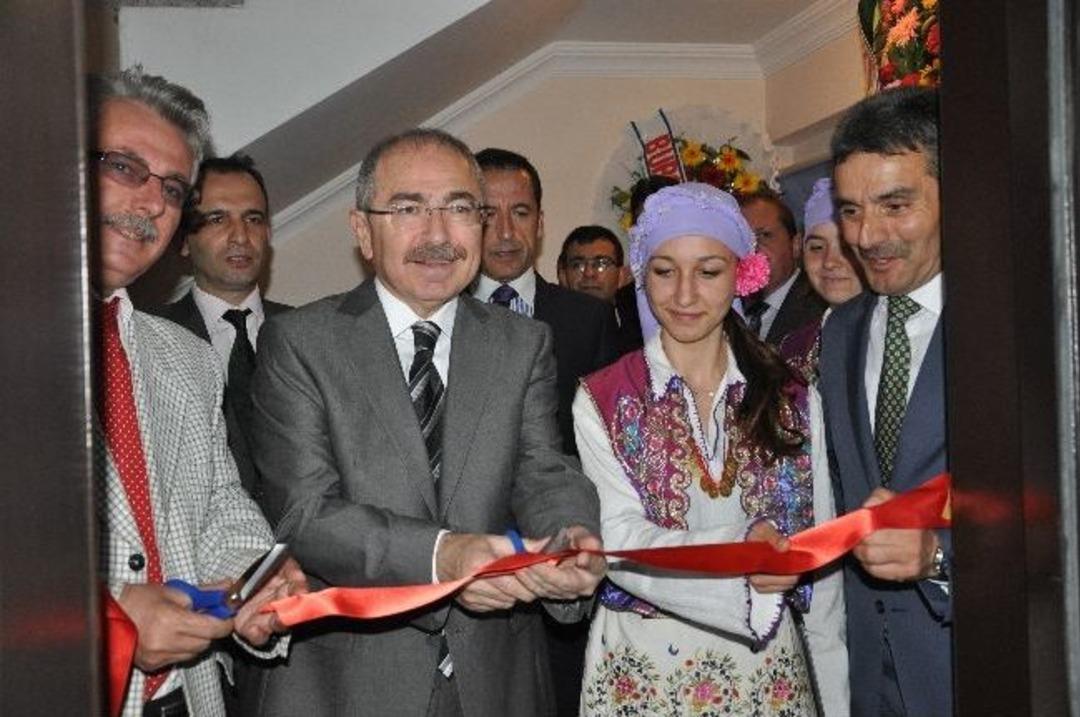 Gen&ccedil;lik Merkezi A&ccedil;ıldı