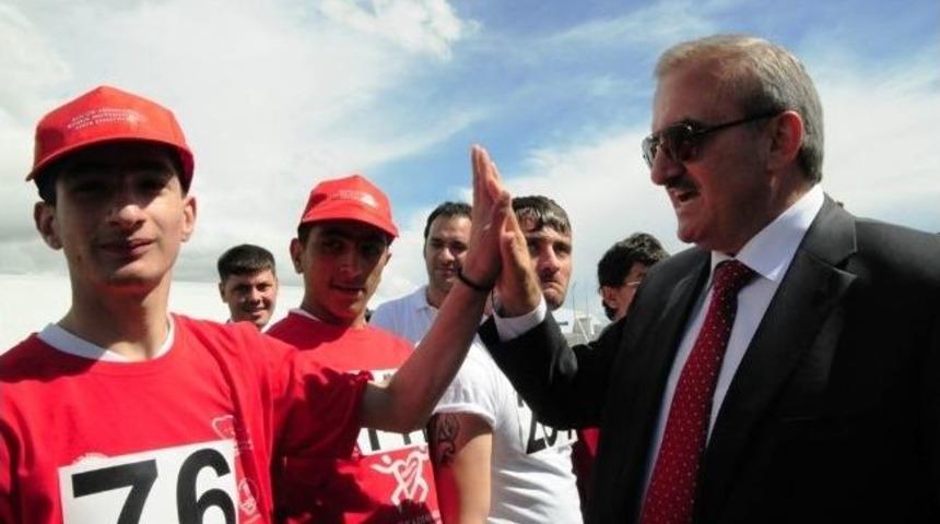 Van&rsquo;da &ldquo;k&uuml;&ccedil;&uuml;k Adımlarla B&uuml;y&uuml;k Mutluluklar Spor Şenlikleri&rdquo; D&uuml;zenlendi