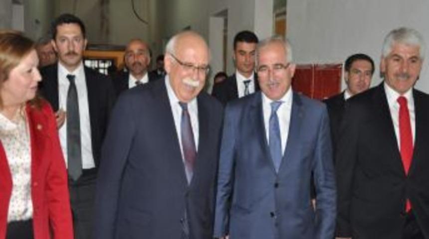 Bakan Avcı, T&uuml;rk D&uuml;nyası &Ouml;ğrencileriyle Bir Araya Geldi