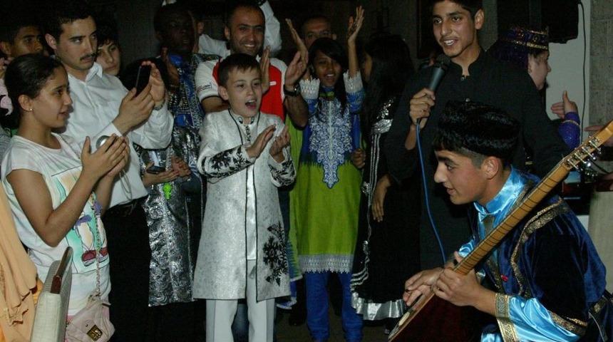 D&uuml;nya &Ccedil;ocukları Boğazda &lsquo;Yeni Bir D&uuml;nya&rsquo; Diye Haykırdı