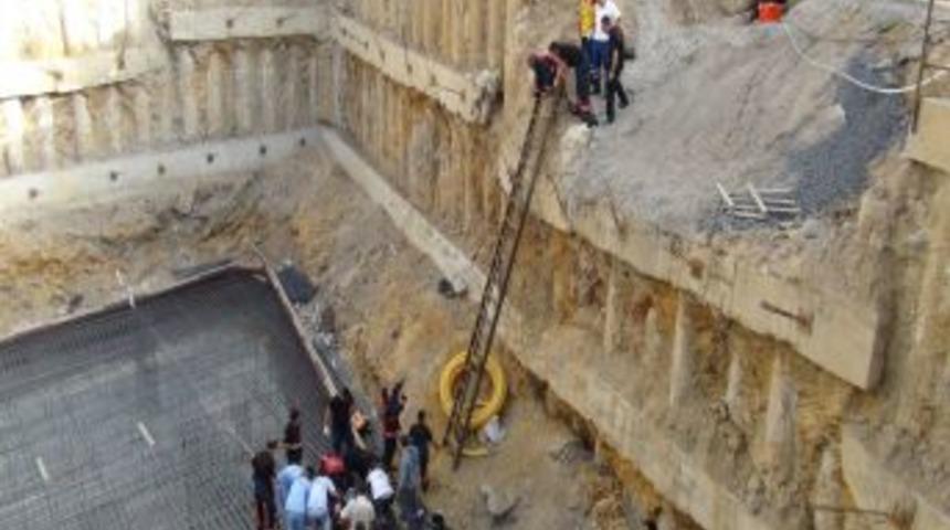 Ziyarete Gitti, 20 Metrelik Inşaat &Ccedil;ukuruna D&uuml;şt&uuml;