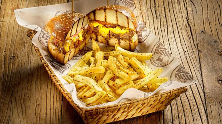 Virginia Angus'ta Anneler G&uuml;n&uuml;'ne &ouml;zel annelere bedava burger