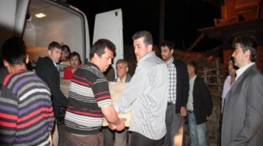 R&ouml;ntgen Cihazının Altında Kalarak &Ouml;len Kadın, Baba Ocağına Getirildi