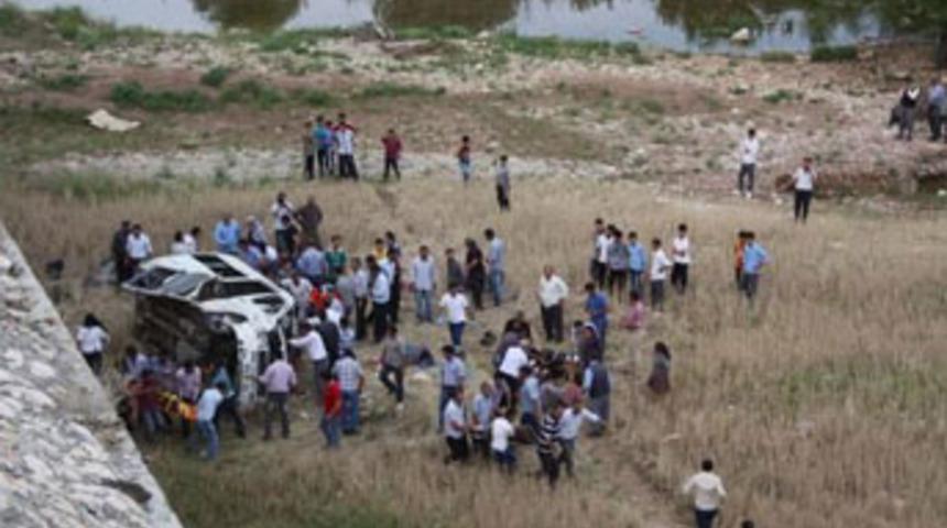 Adıyaman'da katliam gibi kaza: 10 &ouml;l&uuml;, 13 yaralı