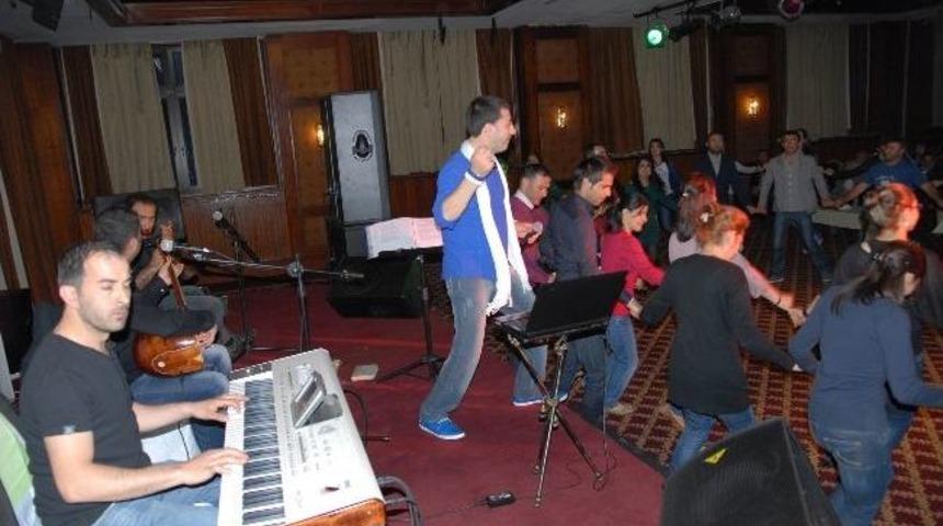 Sarıkamış&rsquo;ta &Ouml;ğrenciler G&ouml;n&uuml;llerince Eğlendi