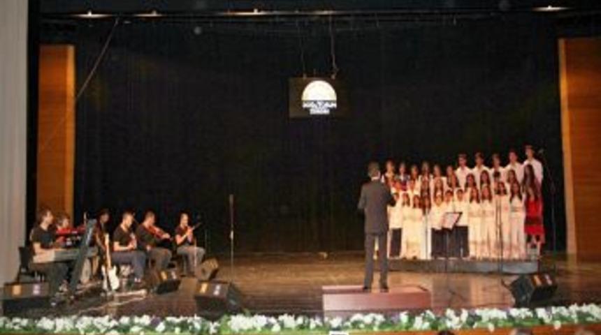 On Bin &Ouml;ğrenci Arasından Se&ccedil;ildiler, 19 Dilde T&uuml;rk&uuml; S&ouml;yl&uuml;yorlar