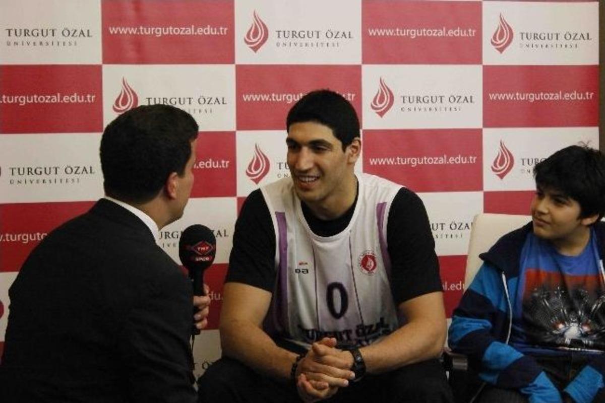 Enes Kanter'den Turgut &Ouml;zal &Uuml;niversitesi'ne Ziyaret