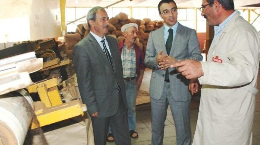 Of Kaymakamı Arslan, &Ccedil;ay Fabrikasında İncelemelerde Bulundu