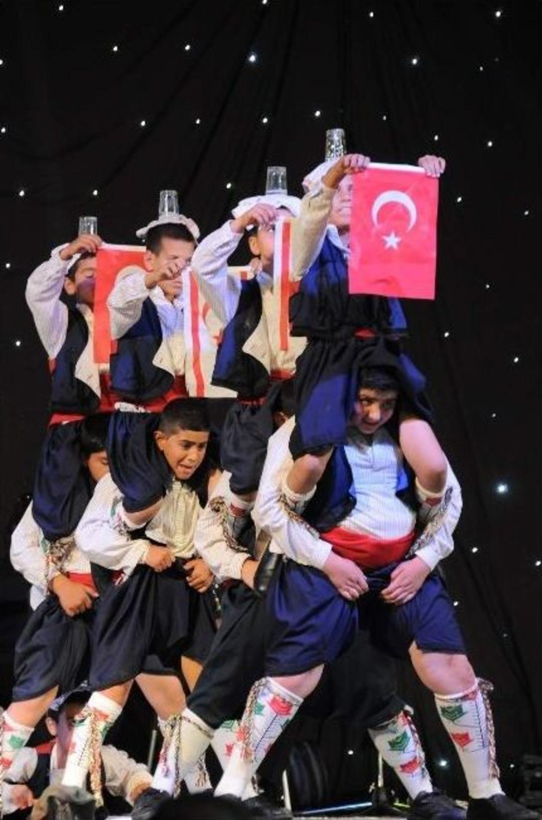 Gaziantep Kolej Vakfı &lsquo;festival Ateşi&rsquo; D&uuml;nya Barışı İ&ccedil;in Yandı