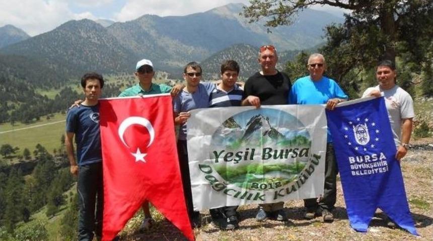 Akdeniz Oyunları Bayrağı Medetsiz Zirvesinde