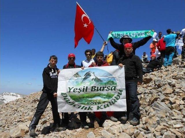 Akdeniz Oyunları Bayrağı Medetsiz Zirvesinde