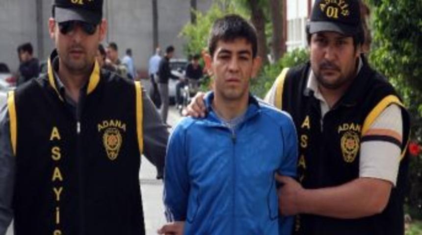 Ayakkabısının &Uuml;zerine &Ccedil;orap Giyip Pusu Attı