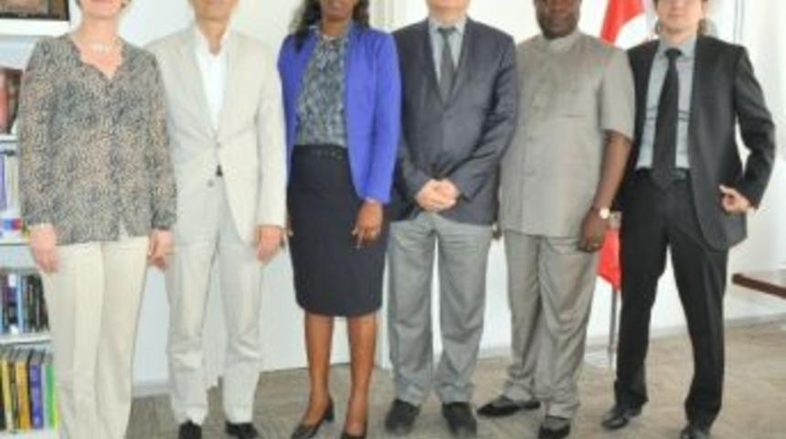 Kongo Cumhuriyeti Heyeti İzmir &Uuml;niversitesi&rsquo;ni &Ccedil;ok Beğendi