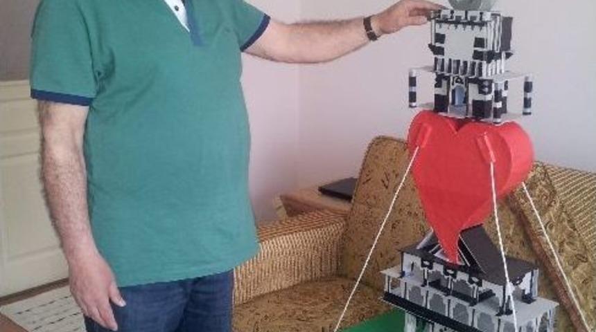 Semavi Dinleri Bir Makette Topladı