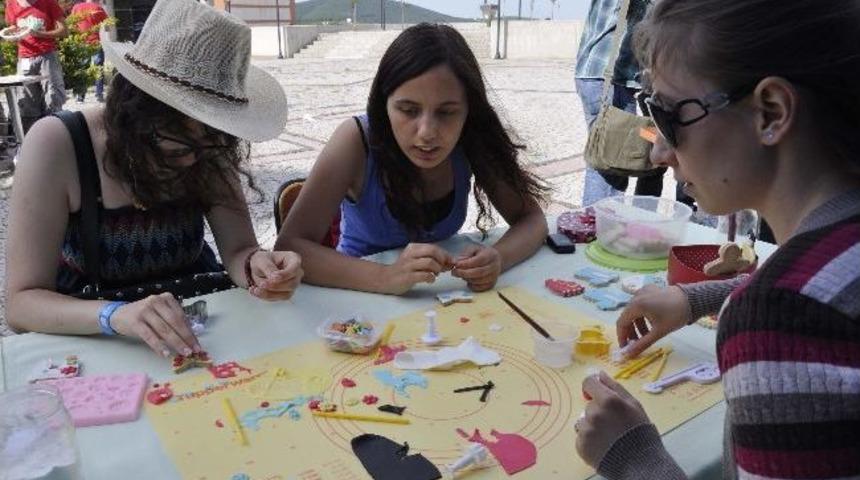 Ko-mek, Ko&uuml; Bahar Şenliklerinde Stant A&ccedil;tı