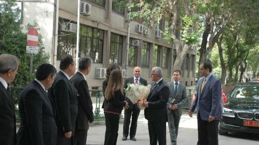 Eskişehir&rsquo;in Yeni Valisi G&uuml;ng&ouml;r Azim Tuna G&ouml;revine Başladı