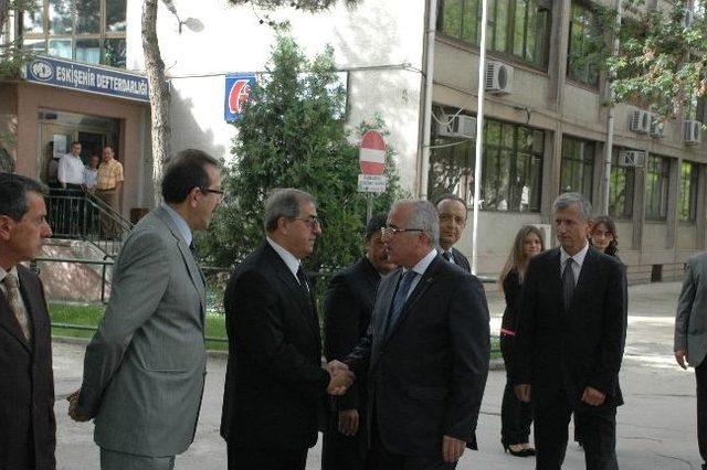 Eskişehir&rsquo;in Yeni Valisi G&uuml;ng&ouml;r Azim Tuna G&ouml;revine Başladı 1
