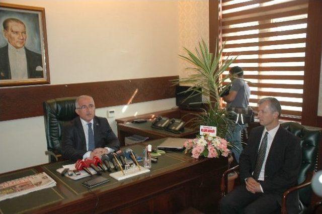 Eskişehir&rsquo;in Yeni Valisi G&uuml;ng&ouml;r Azim Tuna G&ouml;revine Başladı 3