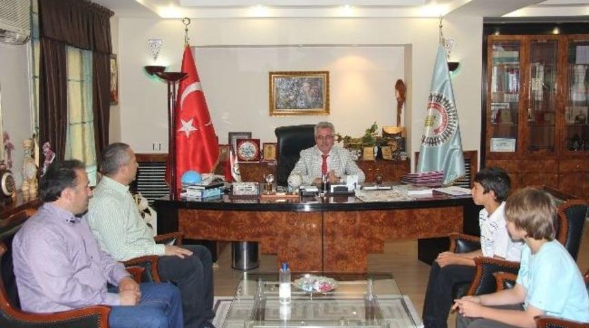 Başarılı Sporculardan Başkan &Ccedil;ağlayan&rsquo;a Ziyaret