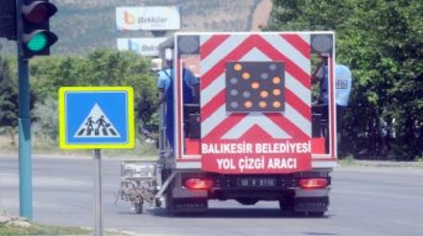 Balıkesir'de Şehiri&ccedil;i Trafik &Ccedil;izgileri Yenileniyor