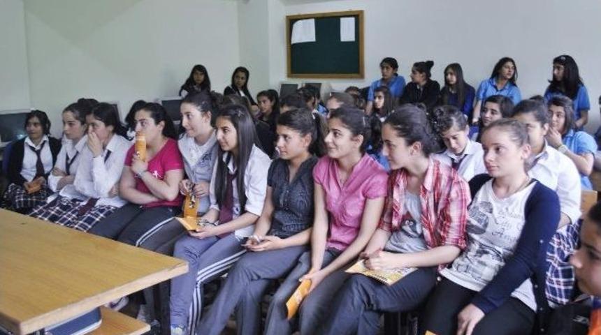 &ldquo;10 Şahsiyet, 10 Değer&rdquo; Projesi 3 Okulda Daha Anlatıldı