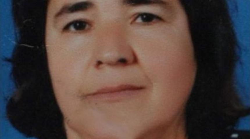 Annesini bı&ccedil;aklayarak &ouml;ld&uuml;rd&uuml;