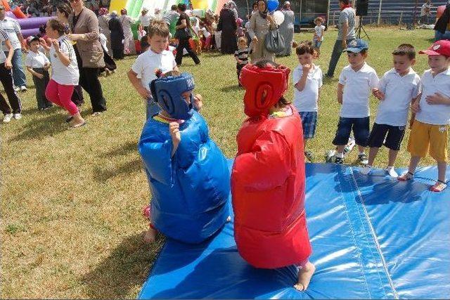 Minikler Futbol Sahasında Doyasıya Eğlendi