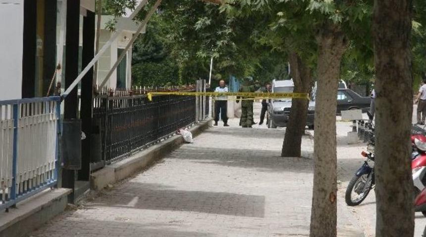 Ş&uuml;pheli Poşet Patlatıldı İ&ccedil;erisinden Ayakkabı &Ccedil;ıktı