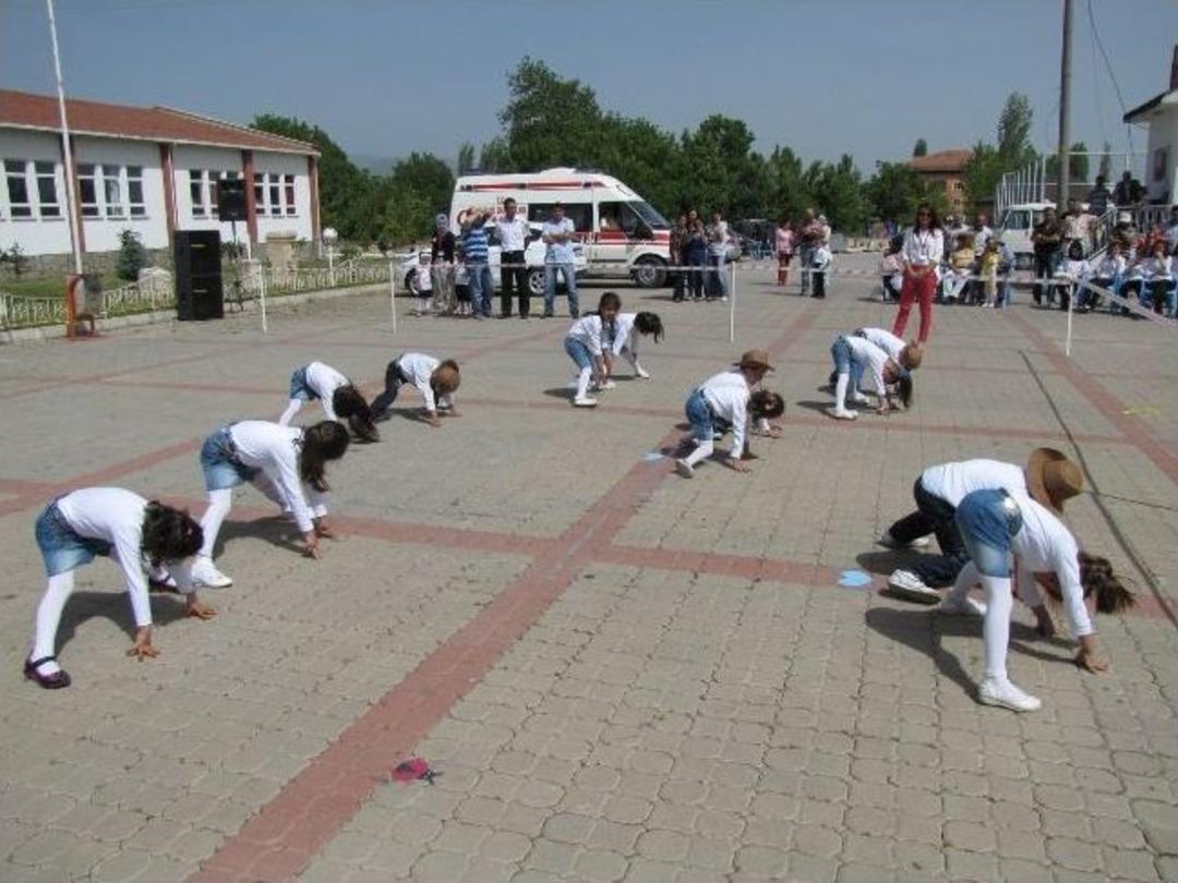 Hisarcık&rsquo;ta Okul &Ouml;ncesi &Ouml;ğrencilerin G&ouml;sterileri İlgi G&ouml;rd&uuml;