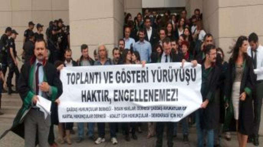 Adliye &Ouml;n&uuml;nde Eylem Yapan Avukatlara M&uuml;dahale Edilmedi